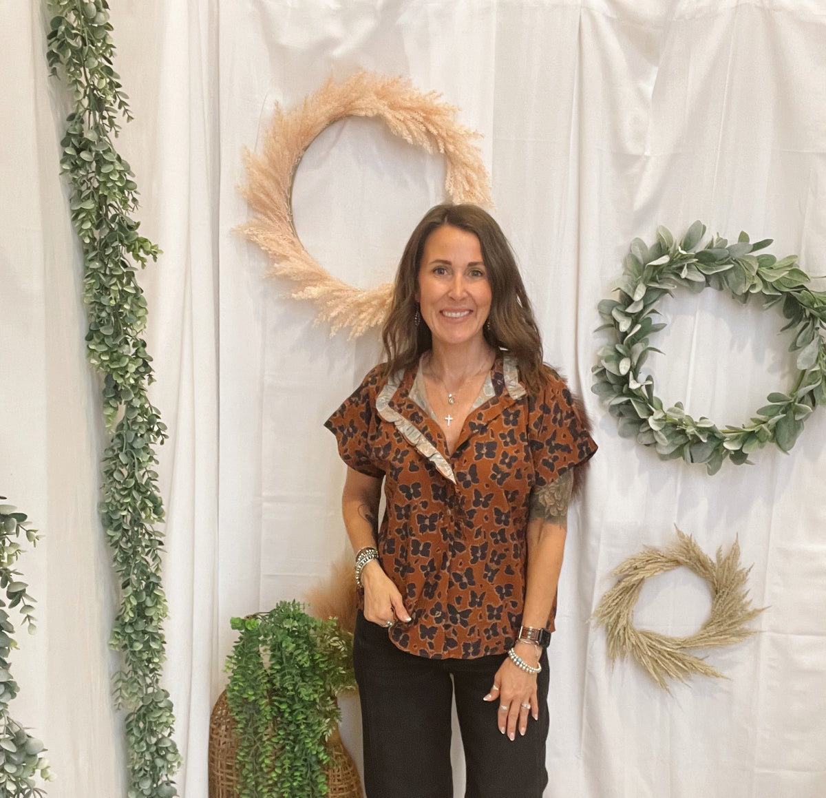 Annabelle Brown Floral Top-Short Sleeve Tops-ENTRO-The Silo Boutique, Women's Fashion Boutique Located in Warren and Grand Forks North Dakota
