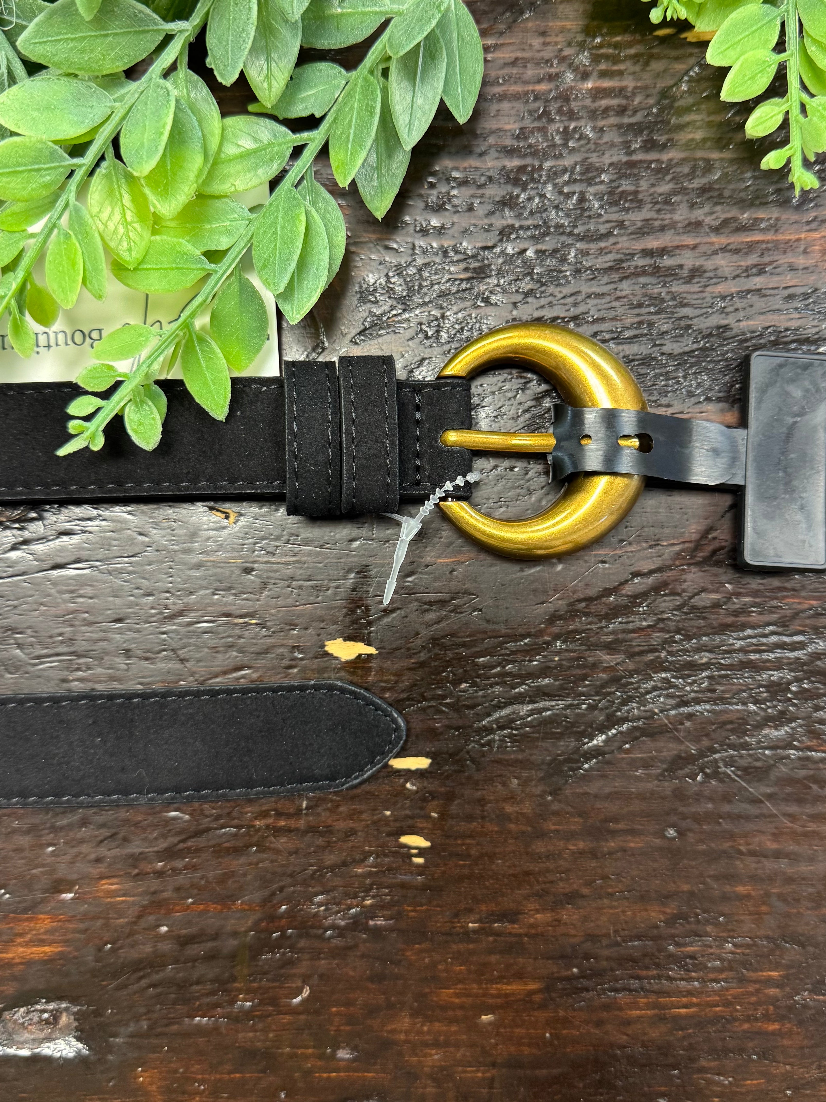 Round Gold Buckle Belt-Belts-Fame-The Silo Boutique, Women's Fashion Boutique Located in Warren and Grand Forks North Dakota