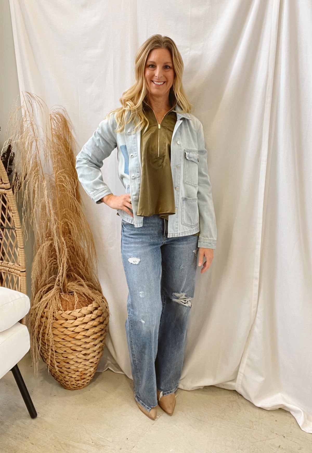 Pockot Detail Denim Jacket-Coats & Jackets-eesome-The Silo Boutique, Women's Fashion Boutique Located in Warren and Grand Forks North Dakota