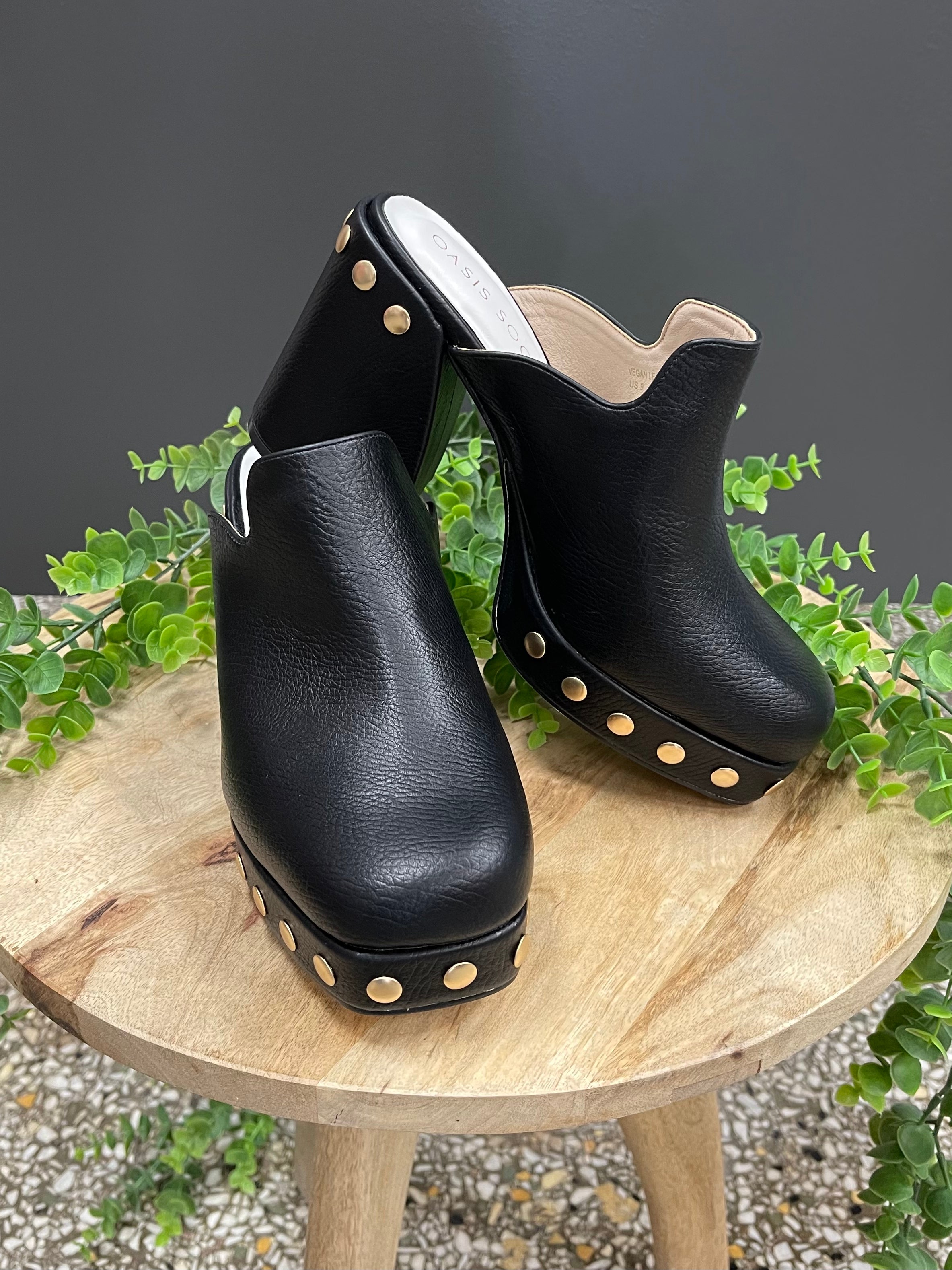 Oasis Society Sierra Black Platform Clog-Clogs-oasis society-The Silo Boutique, Women's Fashion Boutique Located in Warren and Grand Forks North Dakota