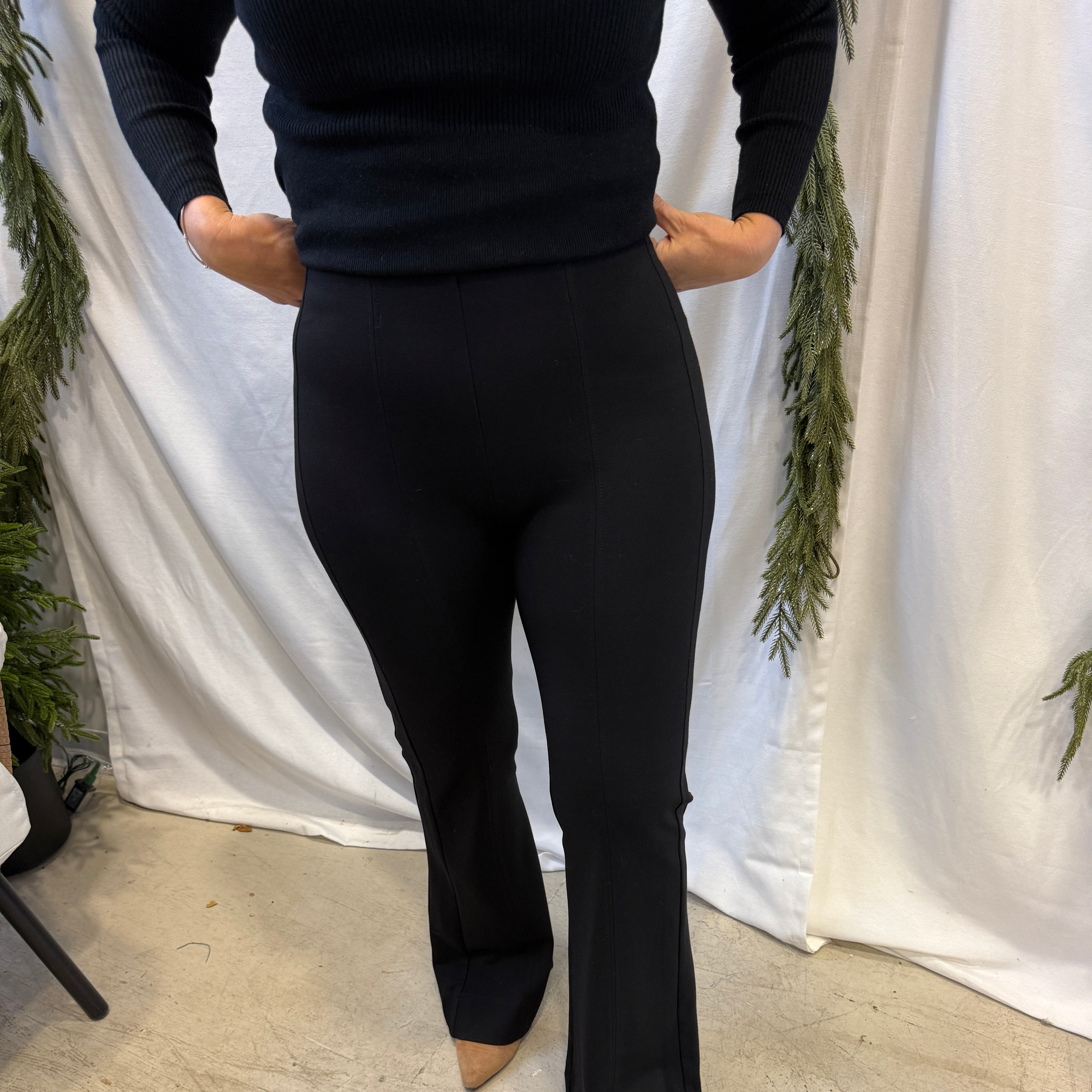 Elan Black Flair Pants-Skirts-elan-The Silo Boutique, Women's Fashion Boutique Located in Warren and Grand Forks North Dakota