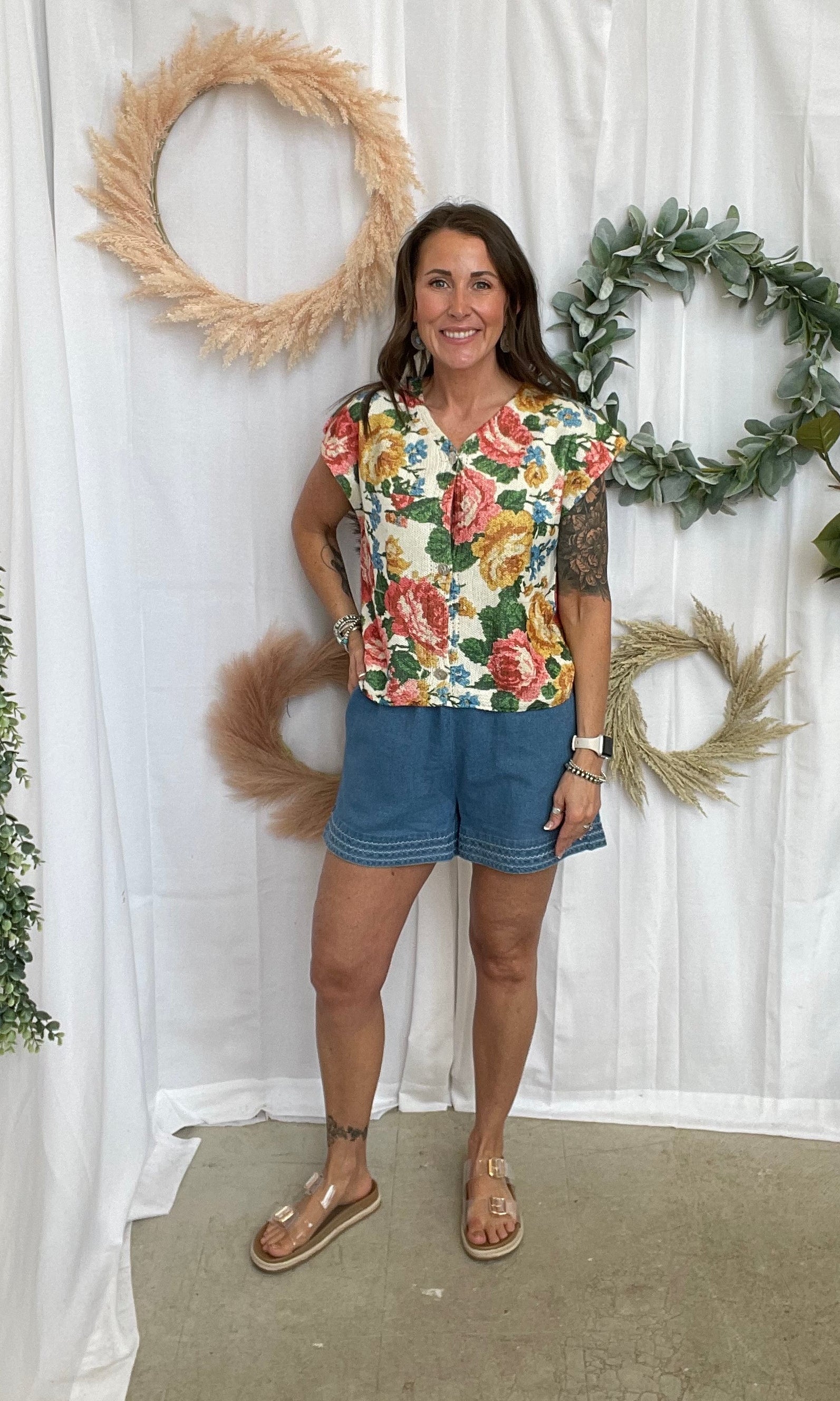 Justine Floral Top-Vests-jade by jane-The Silo Boutique, Women's Fashion Boutique Located in Warren and Grand Forks North Dakota