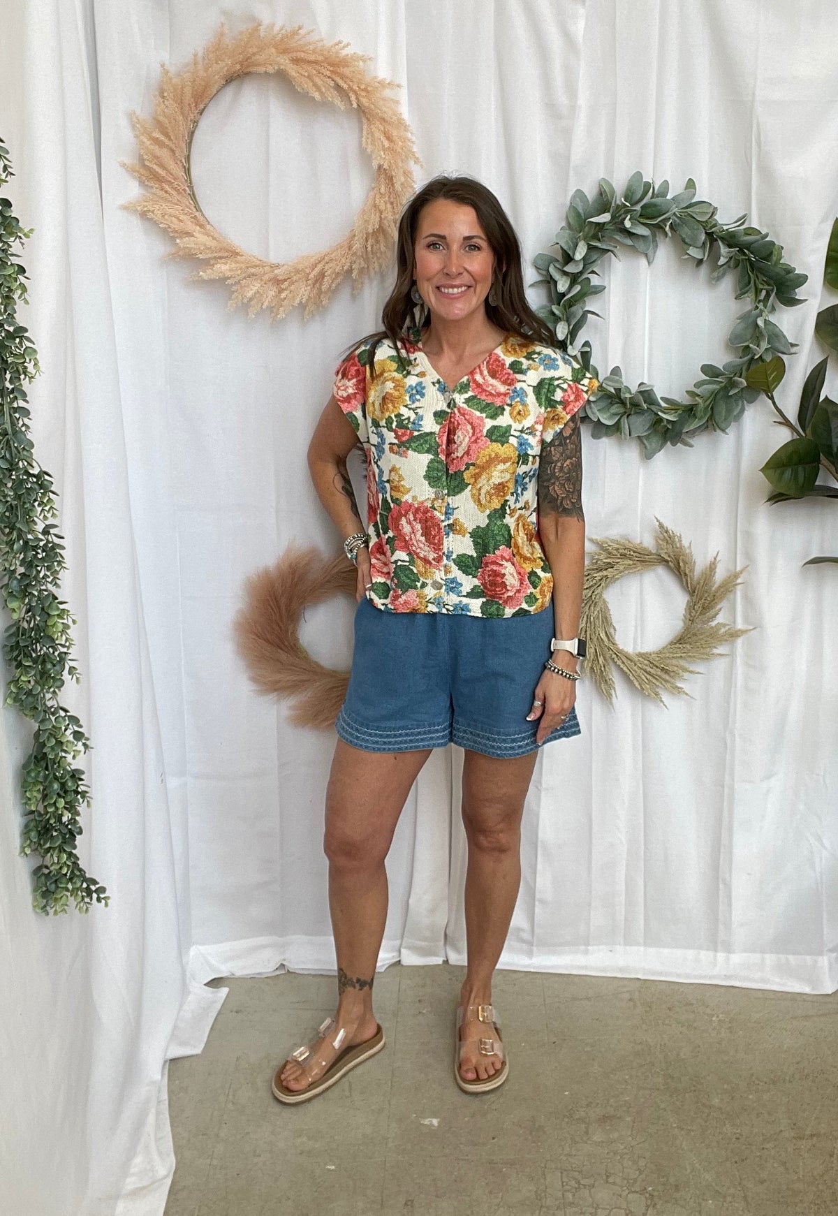 Justine Floral Top-Vests-jade by jane-The Silo Boutique, Women's Fashion Boutique Located in Warren and Grand Forks North Dakota