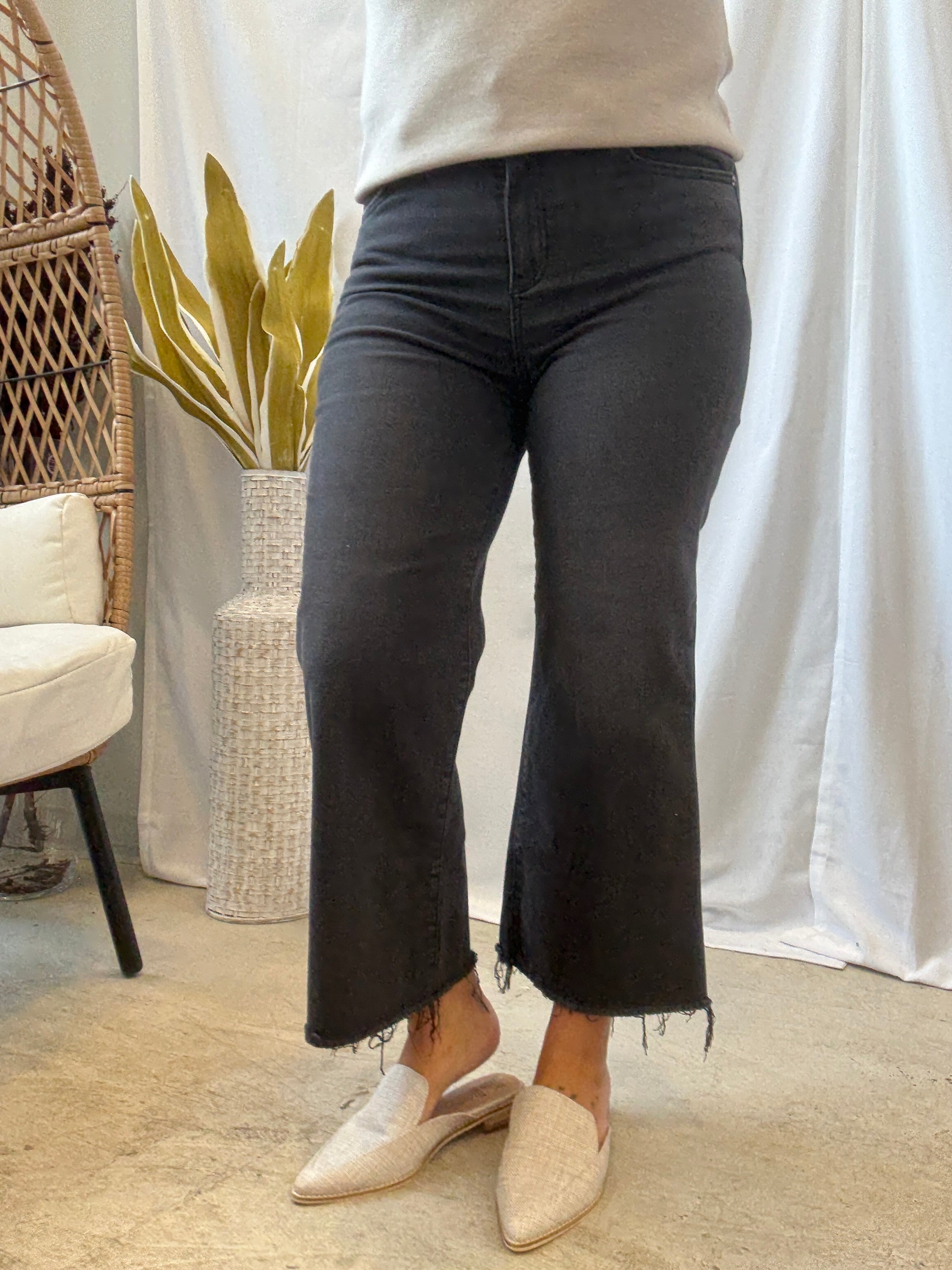 Zoe Black Clean Cut Wide Leg Jeans-Jeans-Zenana-The Silo Boutique, Women's Fashion Boutique Located in Warren and Grand Forks North Dakota