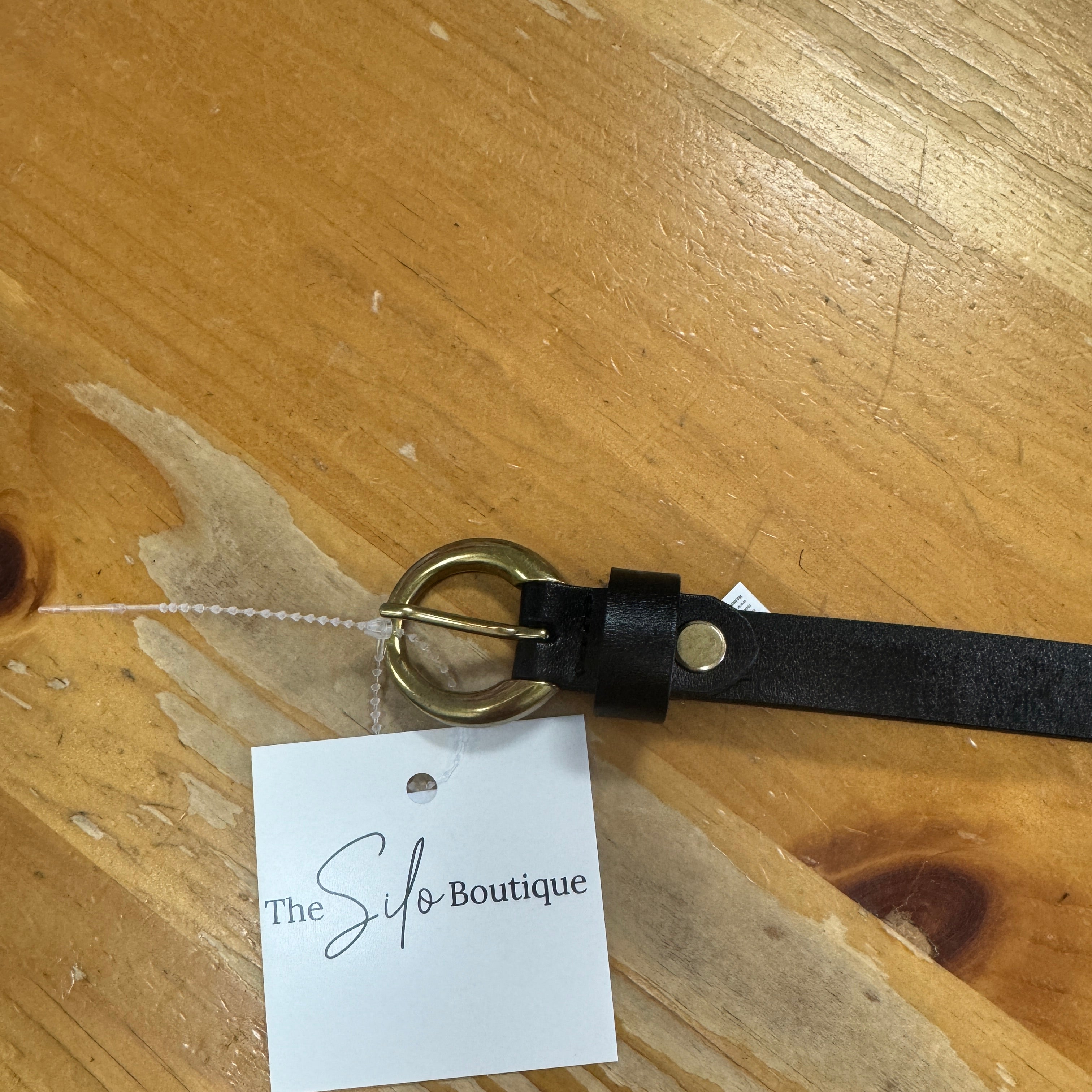 Black Round Buckle Leather Belt-Belts-Fame-The Silo Boutique, Women's Fashion Boutique Located in Warren and Grand Forks North Dakota