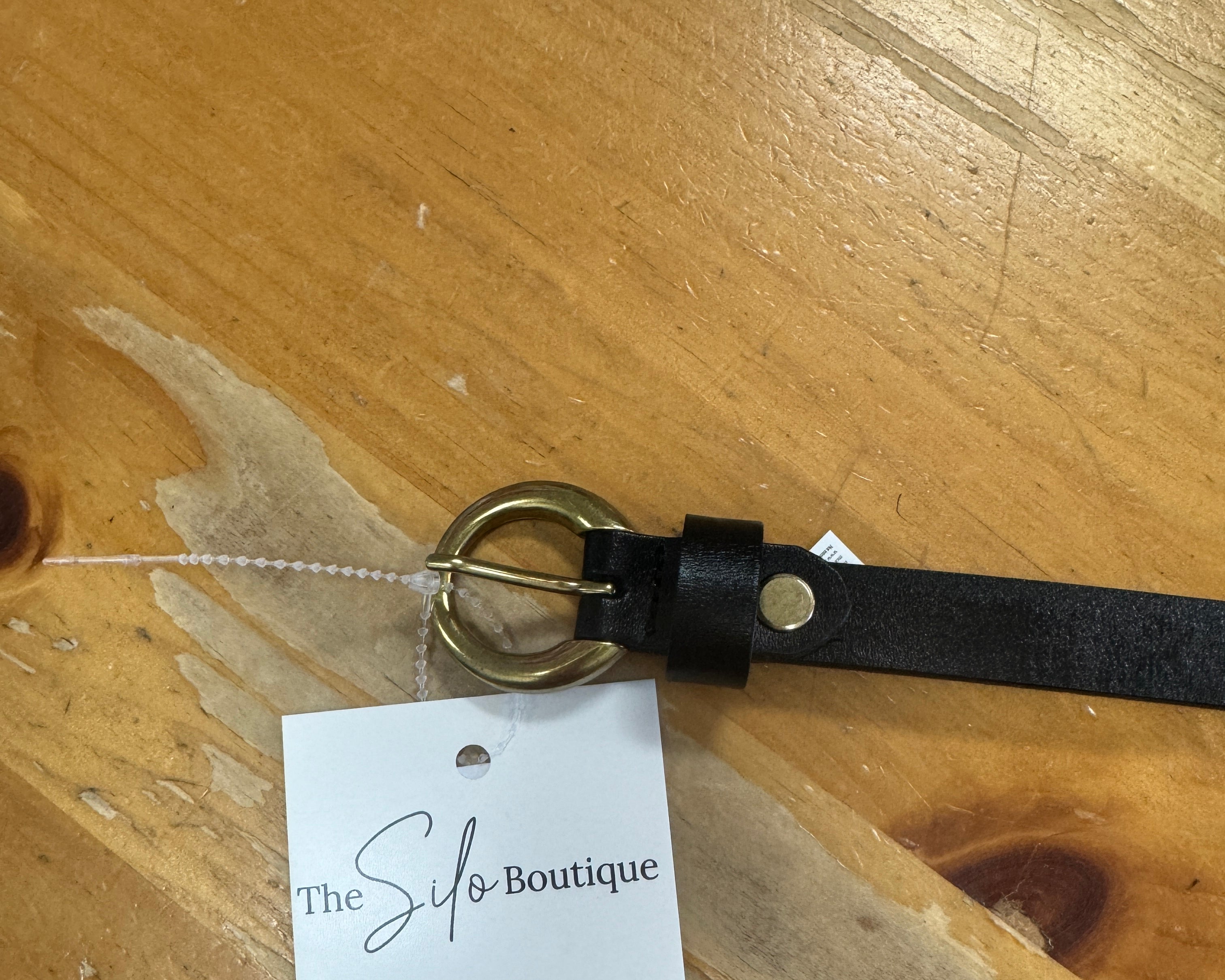 Black Round Buckle Leather Belt-Belts-Fame-The Silo Boutique, Women's Fashion Boutique Located in Warren and Grand Forks North Dakota