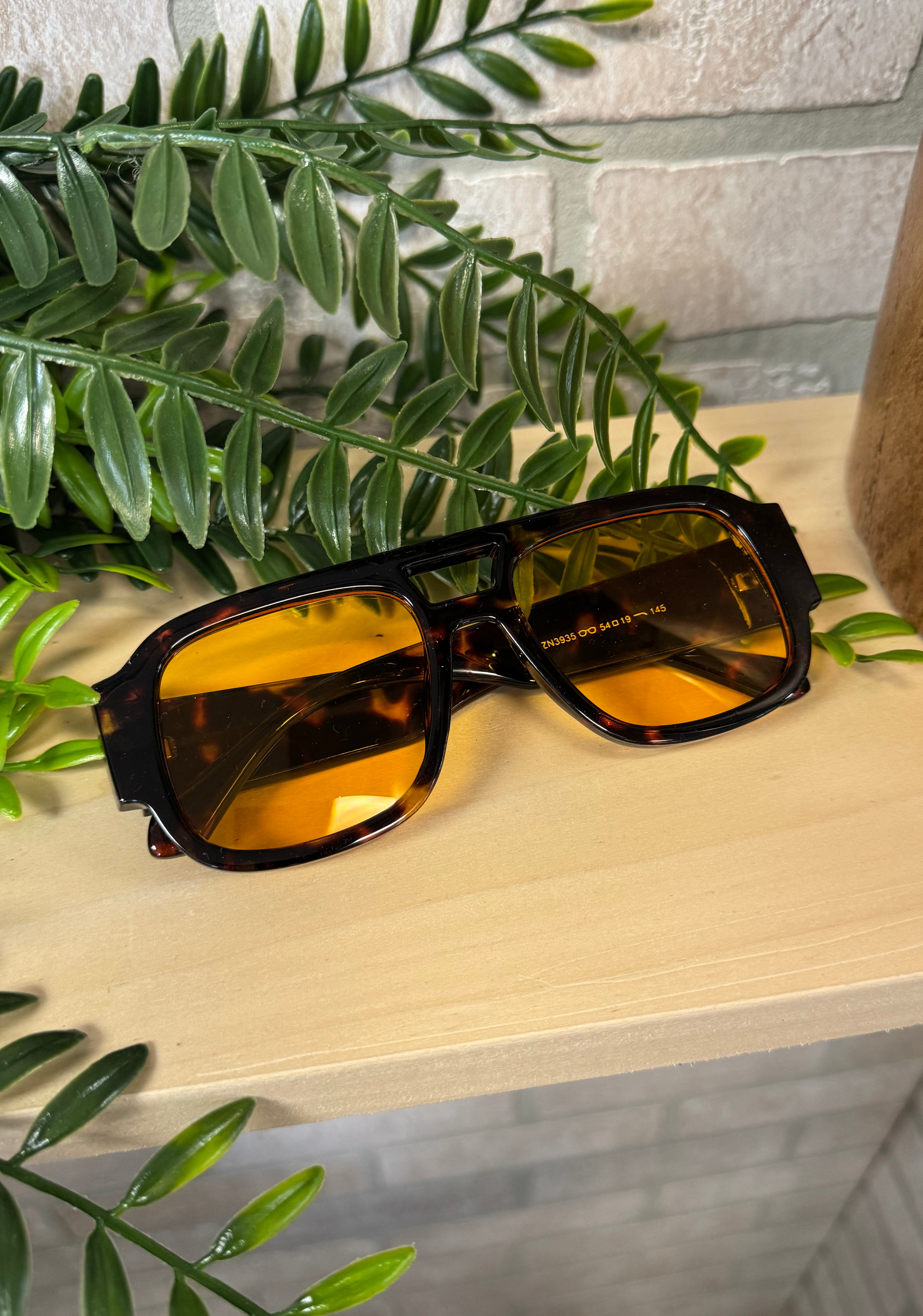 PS Ellen Retro Sunglasses-Tortoise Orange-Sunglasses-faire-The Silo Boutique, Women's Fashion Boutique Located in Warren and Grand Forks North Dakota