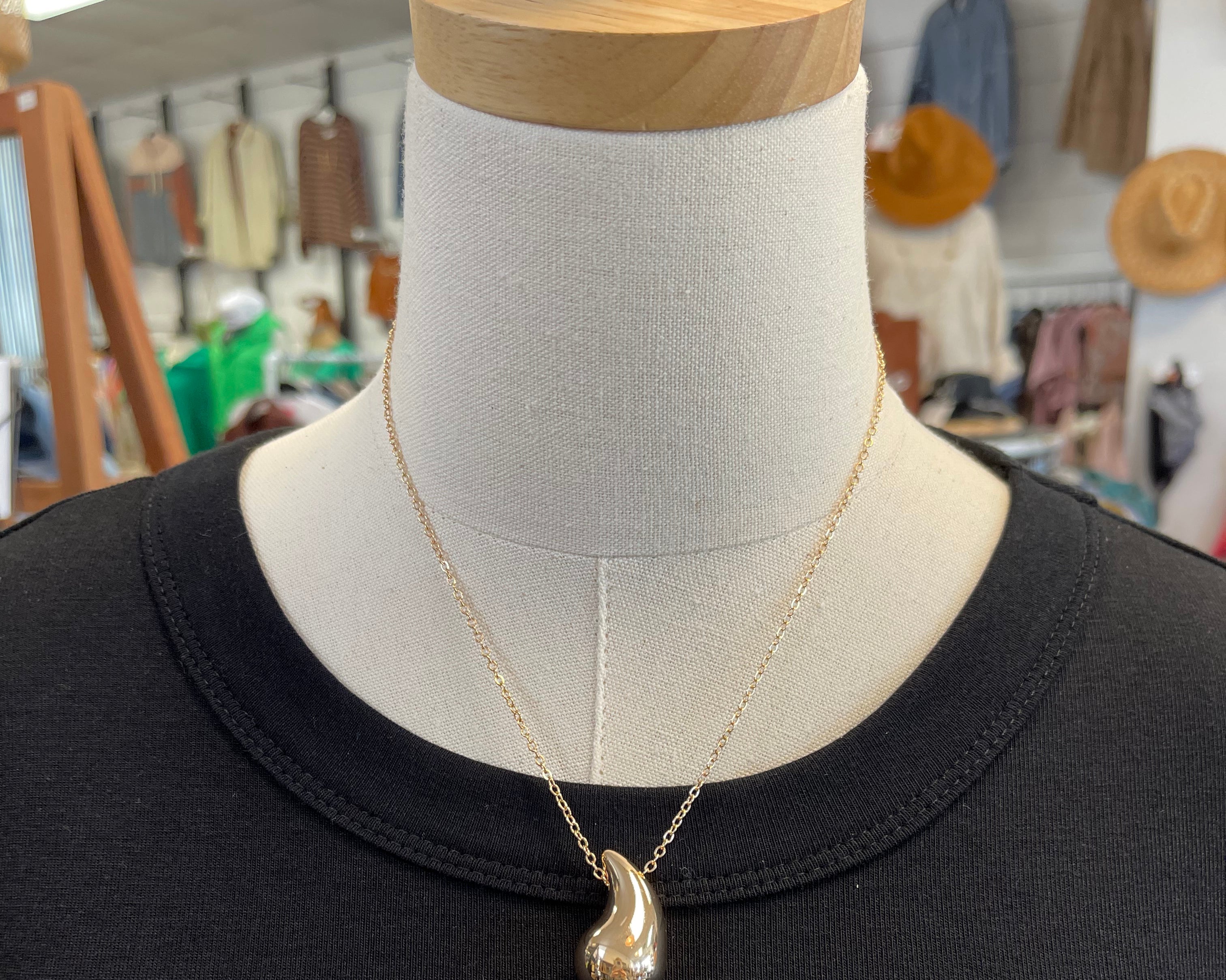 Teardrop Gold Necklace-Necklaces-Fame-The Silo Boutique, Women's Fashion Boutique Located in Warren and Grand Forks North Dakota