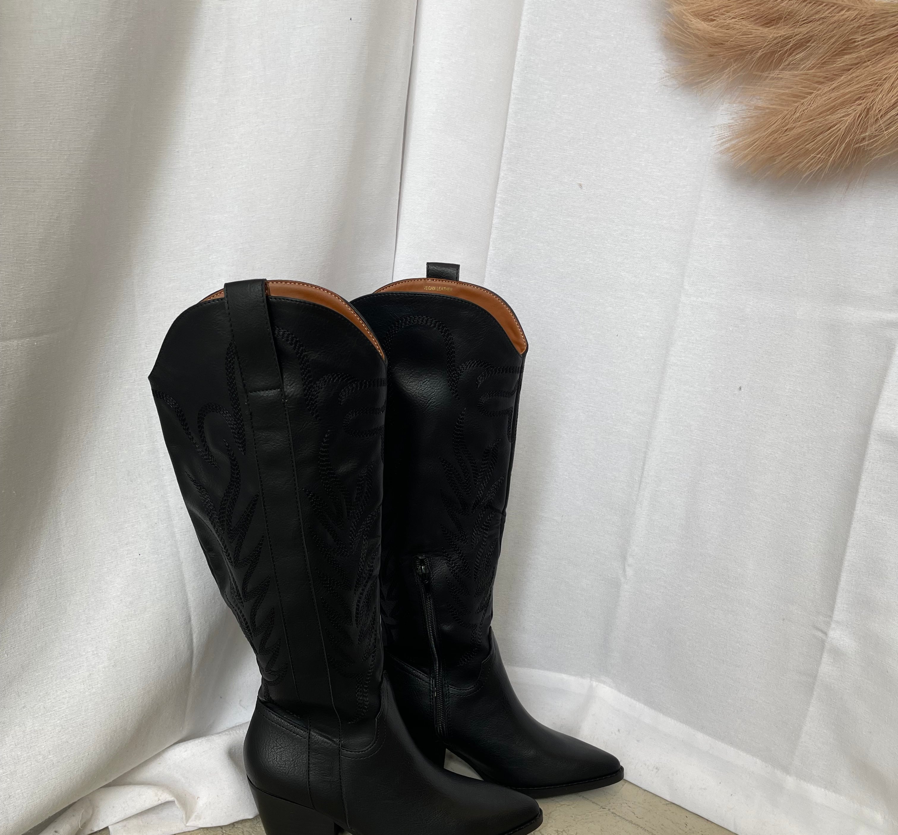 Oasis Society Samara Black Boot-Boots-oasis society-The Silo Boutique, Women's Fashion Boutique Located in Warren and Grand Forks North Dakota