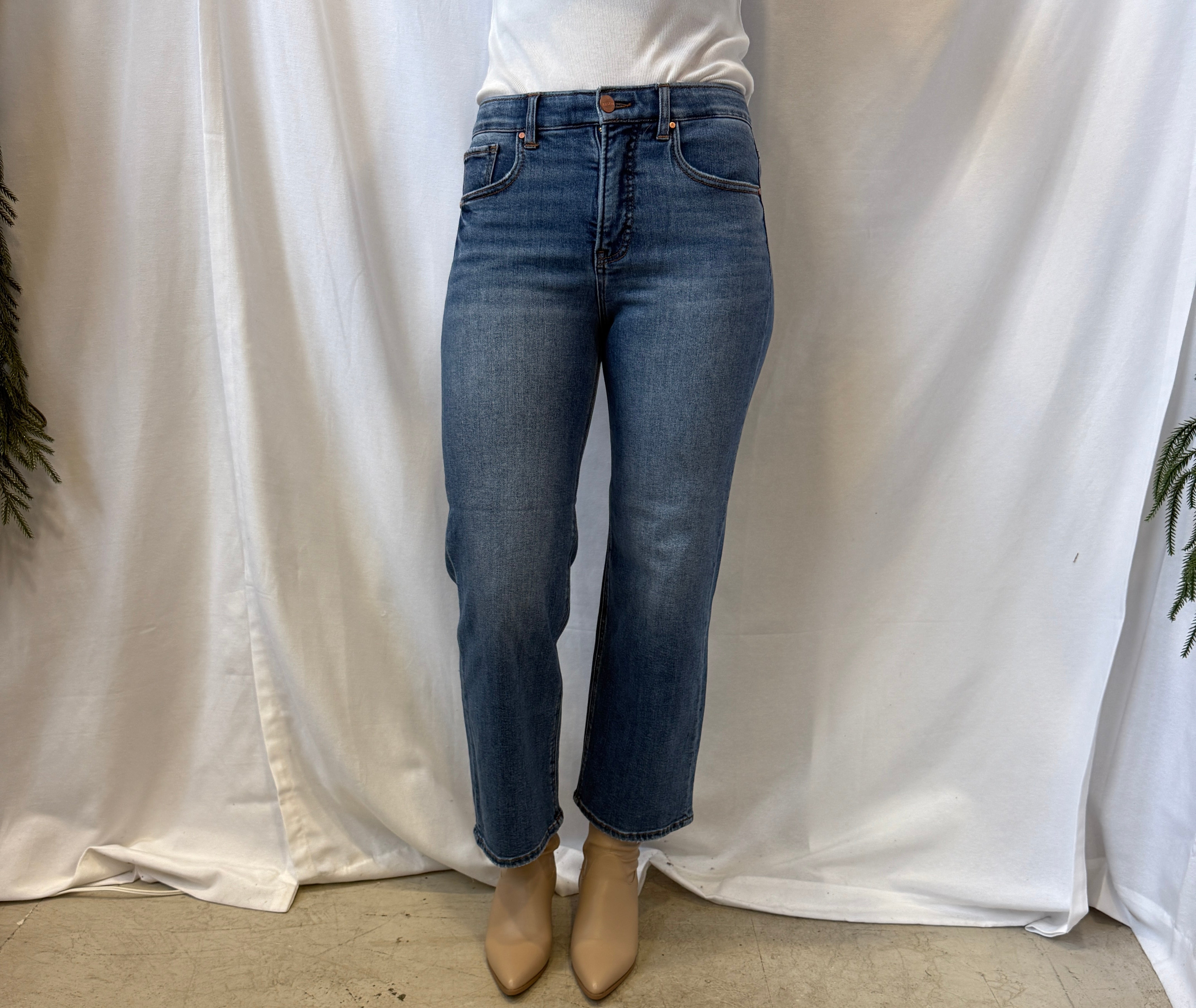 Risen Crop Medium Wash Jeans-Jeans-risen-The Silo Boutique, Women's Fashion Boutique Located in Warren and Grand Forks North Dakota