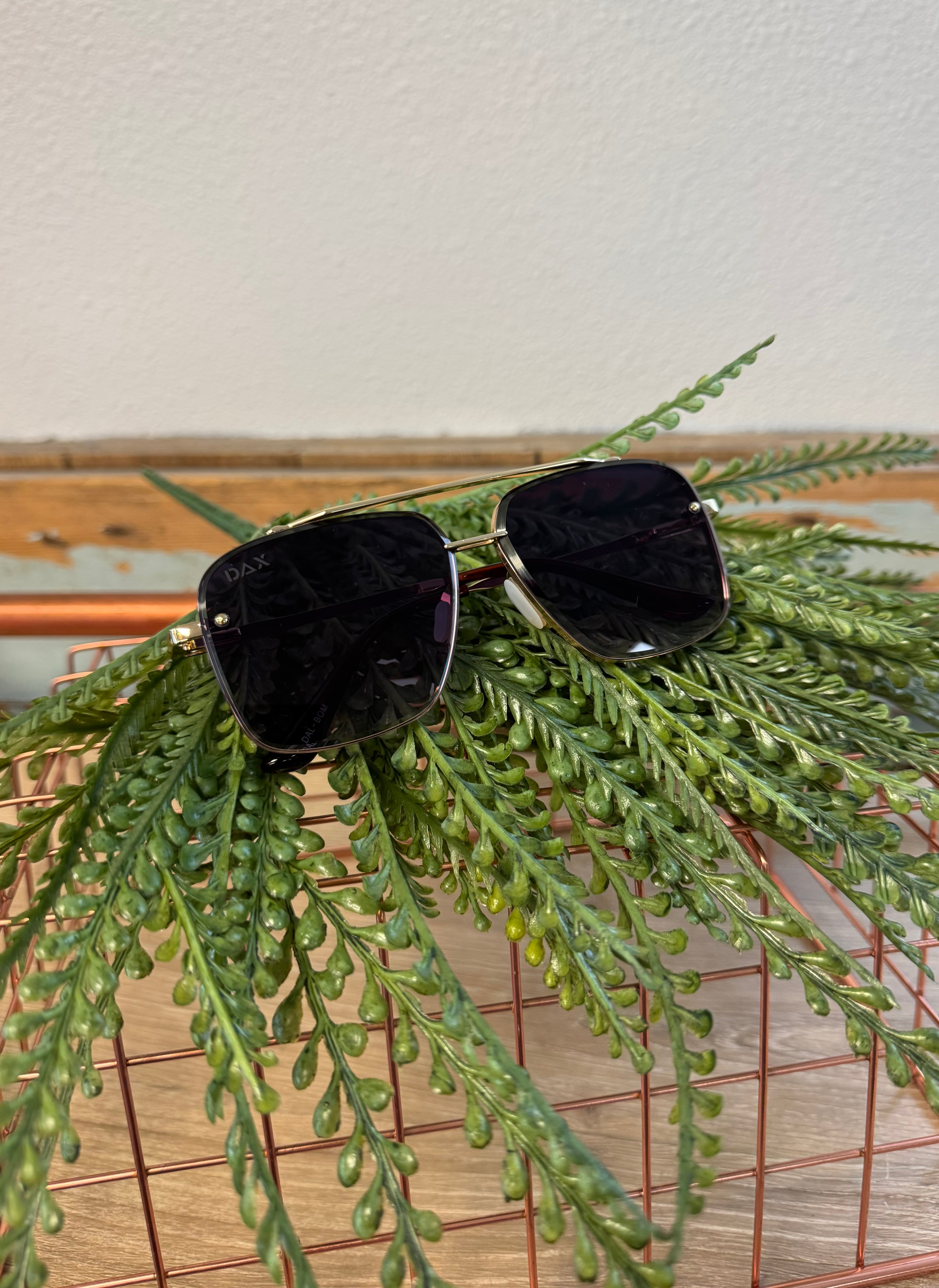 Dax Dallas Black Ombre Sunglasses-Sunglasses-dax-The Silo Boutique, Women's Fashion Boutique Located in Warren and Grand Forks North Dakota