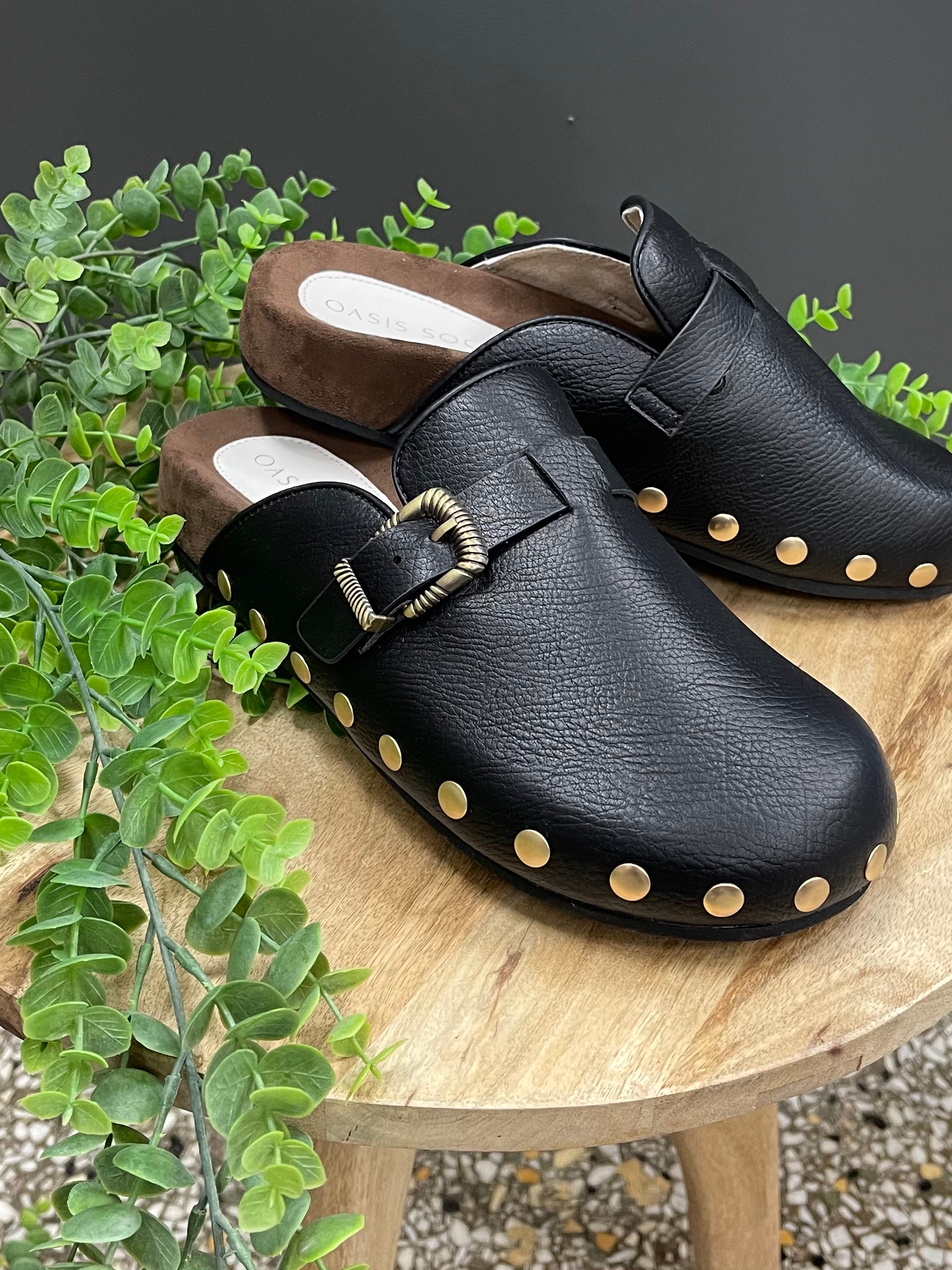 Oasis Society Toni Black Clog-Clogs-oasis society-The Silo Boutique, Women's Fashion Boutique Located in Warren and Grand Forks North Dakota