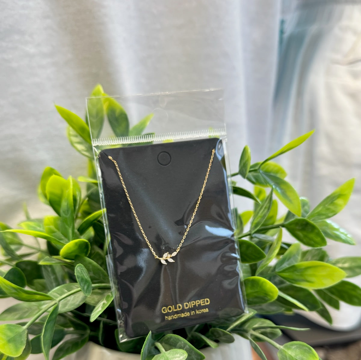 Dainty Leaf Golf Necklace-Necklaces-Fame-The Silo Boutique, Women's Fashion Boutique Located in Warren and Grand Forks North Dakota
