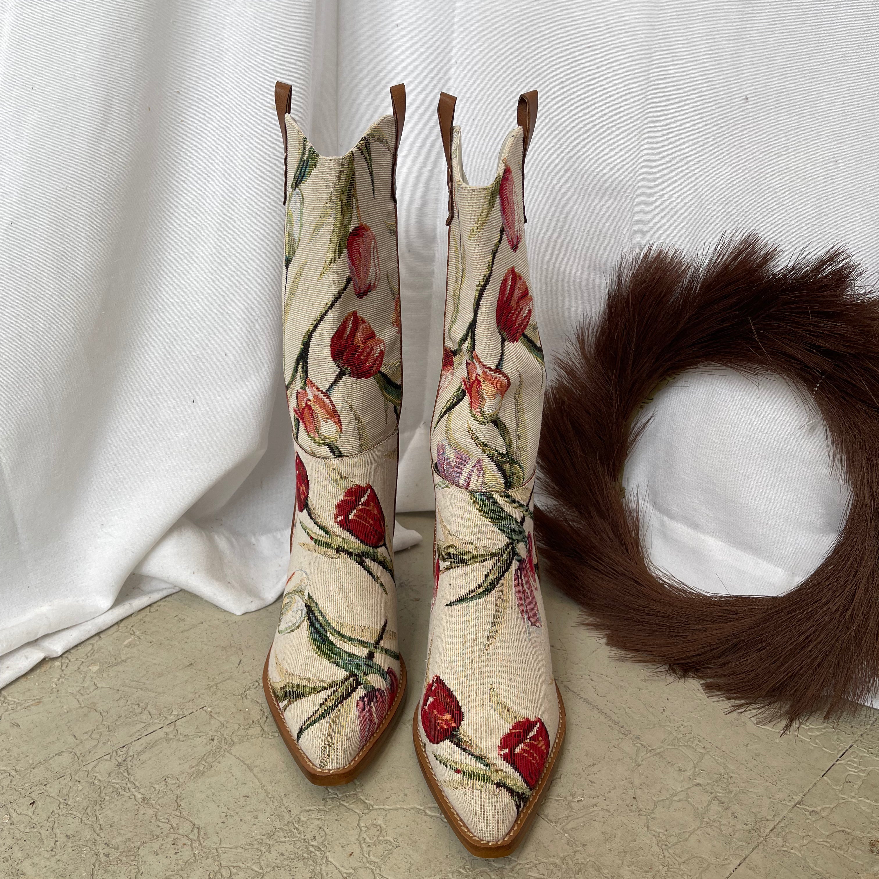 Oasis Society Tesha Tulip Boot-Boots-oasis society-The Silo Boutique, Women's Fashion Boutique Located in Warren and Grand Forks North Dakota