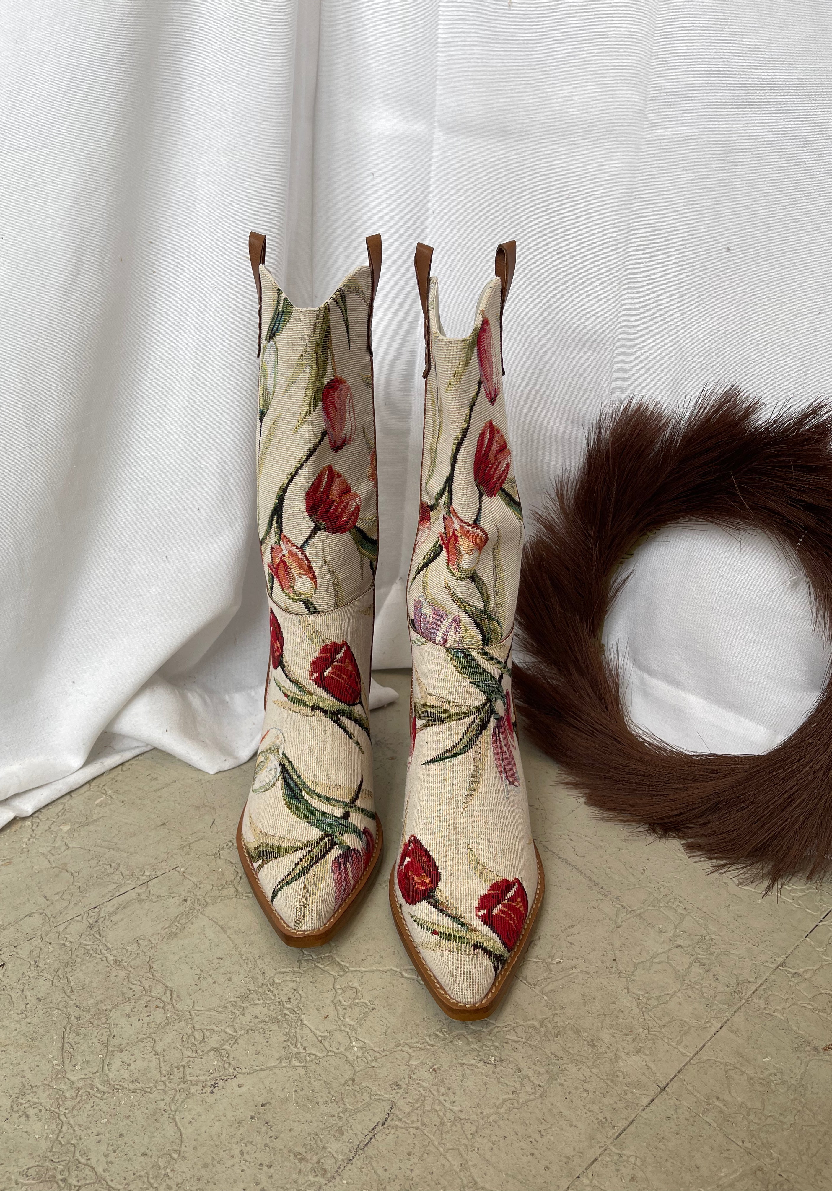 Oasis Society Tesha Tulip Boot-Boots-oasis society-The Silo Boutique, Women's Fashion Boutique Located in Warren and Grand Forks North Dakota