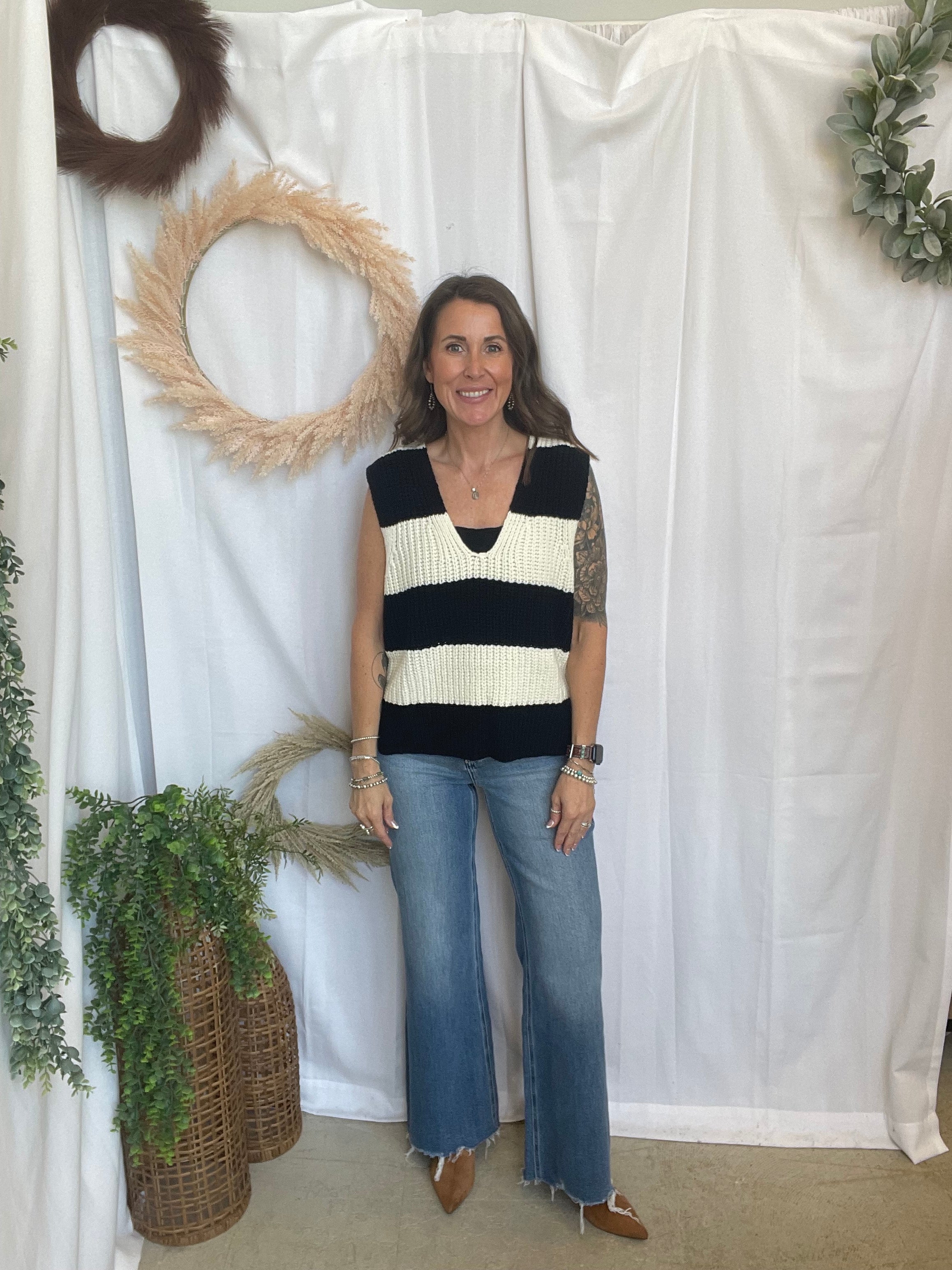 Vervet Lively Vintage Flare Jeans-Jeans-vervet-The Silo Boutique, Women's Fashion Boutique Located in Warren and Grand Forks North Dakota