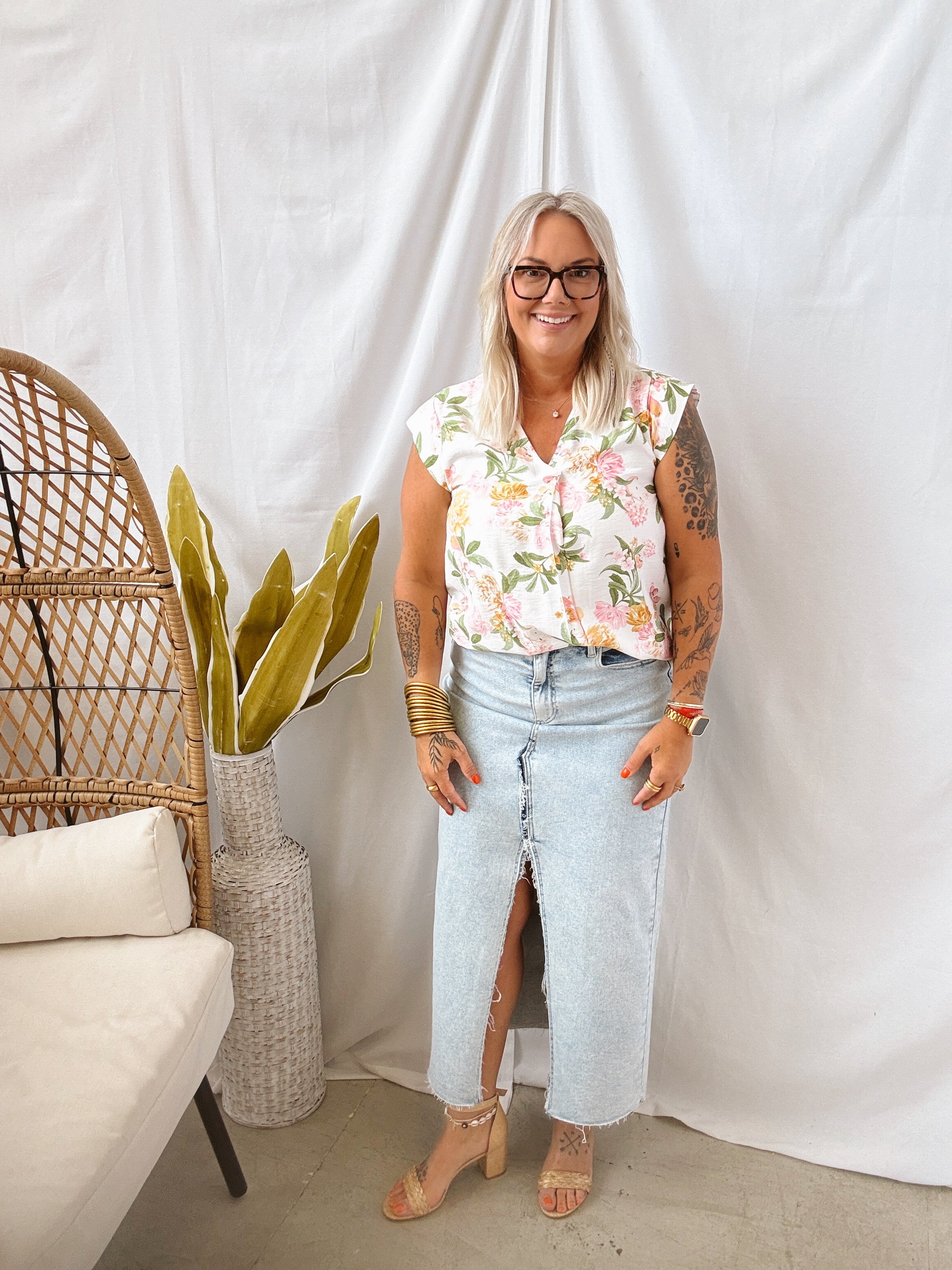 Favorite Floral Short Sleeve Top-Short Sleeve Tops-les amis-The Silo Boutique, Women's Fashion Boutique Located in Warren and Grand Forks North Dakota