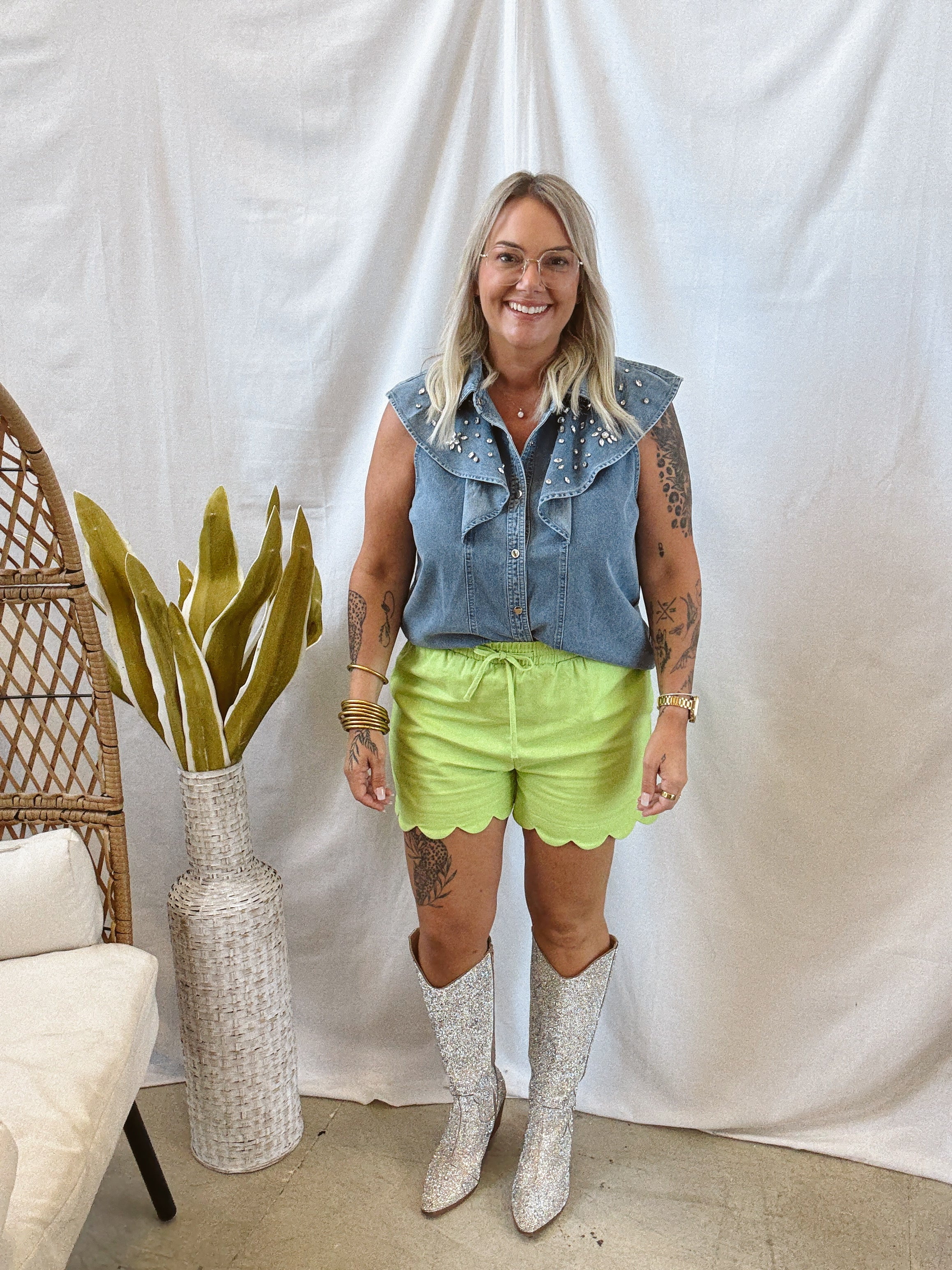 Lime Scalloped Shorts-Final Sale-Shorts-ENTRO-The Silo Boutique, Women's Fashion Boutique Located in Warren and Grand Forks North Dakota