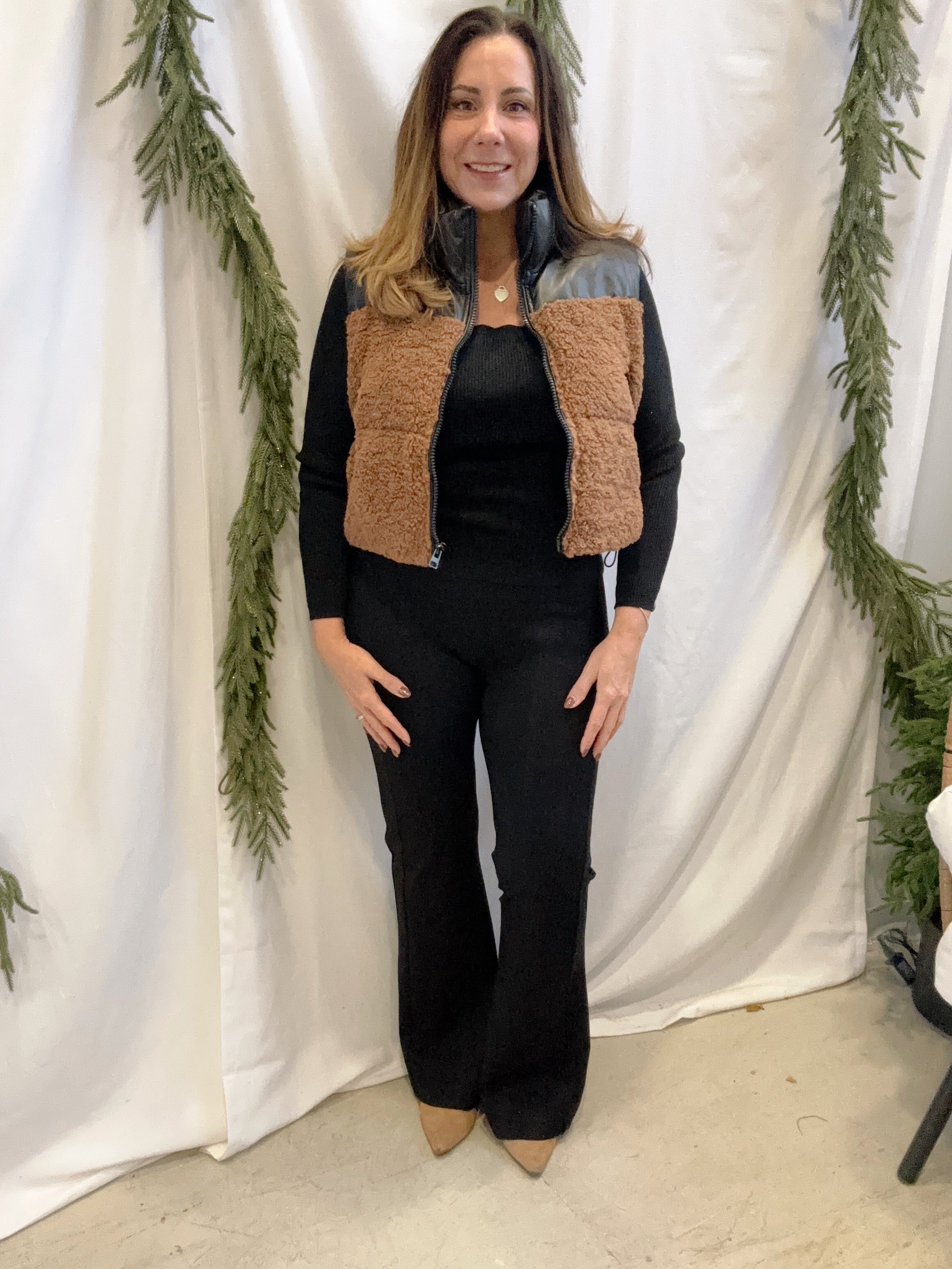 Elan Black Flair Pants-Skirts-elan-The Silo Boutique, Women's Fashion Boutique Located in Warren and Grand Forks North Dakota