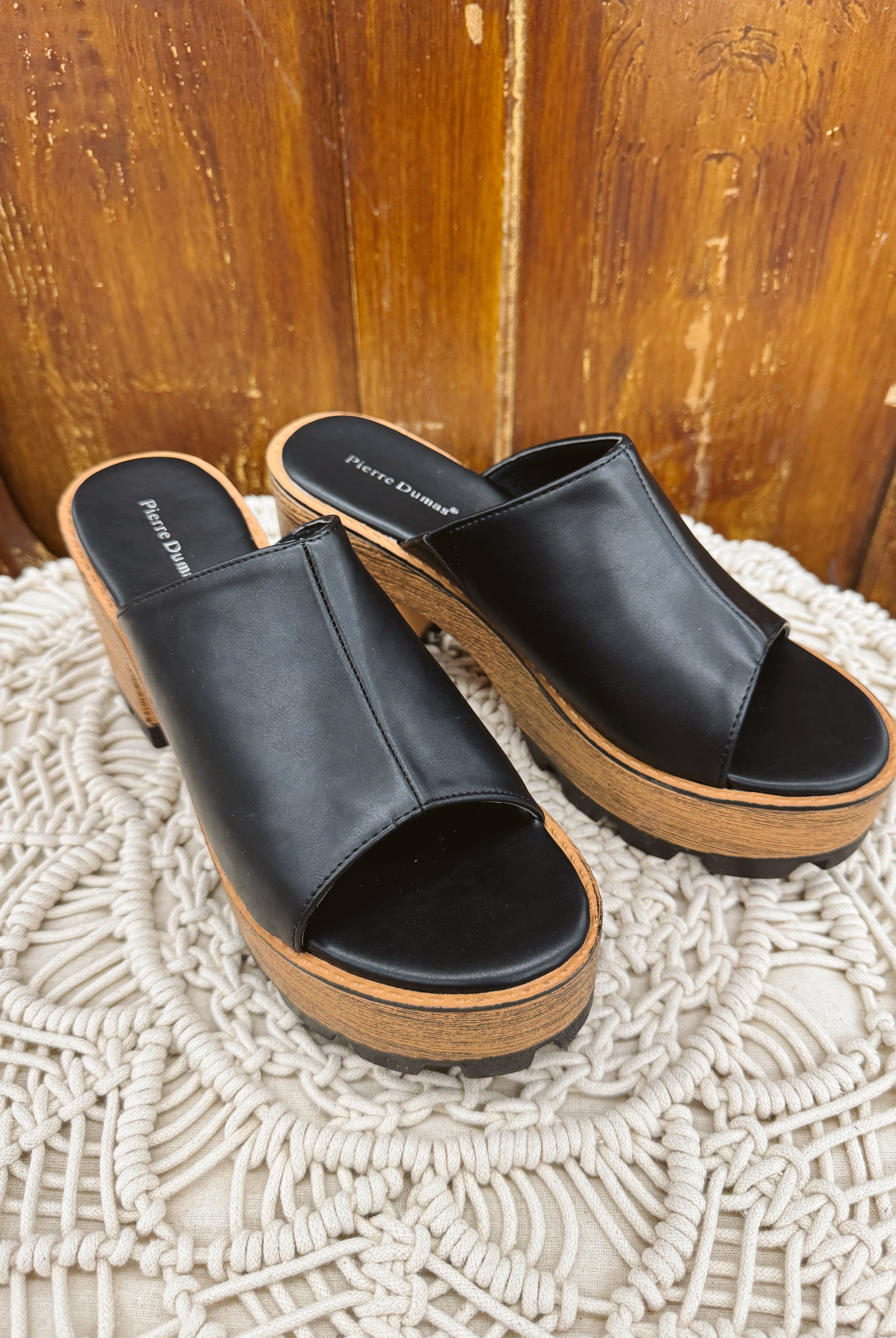Pierre Dumas Colby Black Sandal-Sandals-PIERRE DUMAS-The Silo Boutique, Women's Fashion Boutique Located in Warren and Grand Forks North Dakota