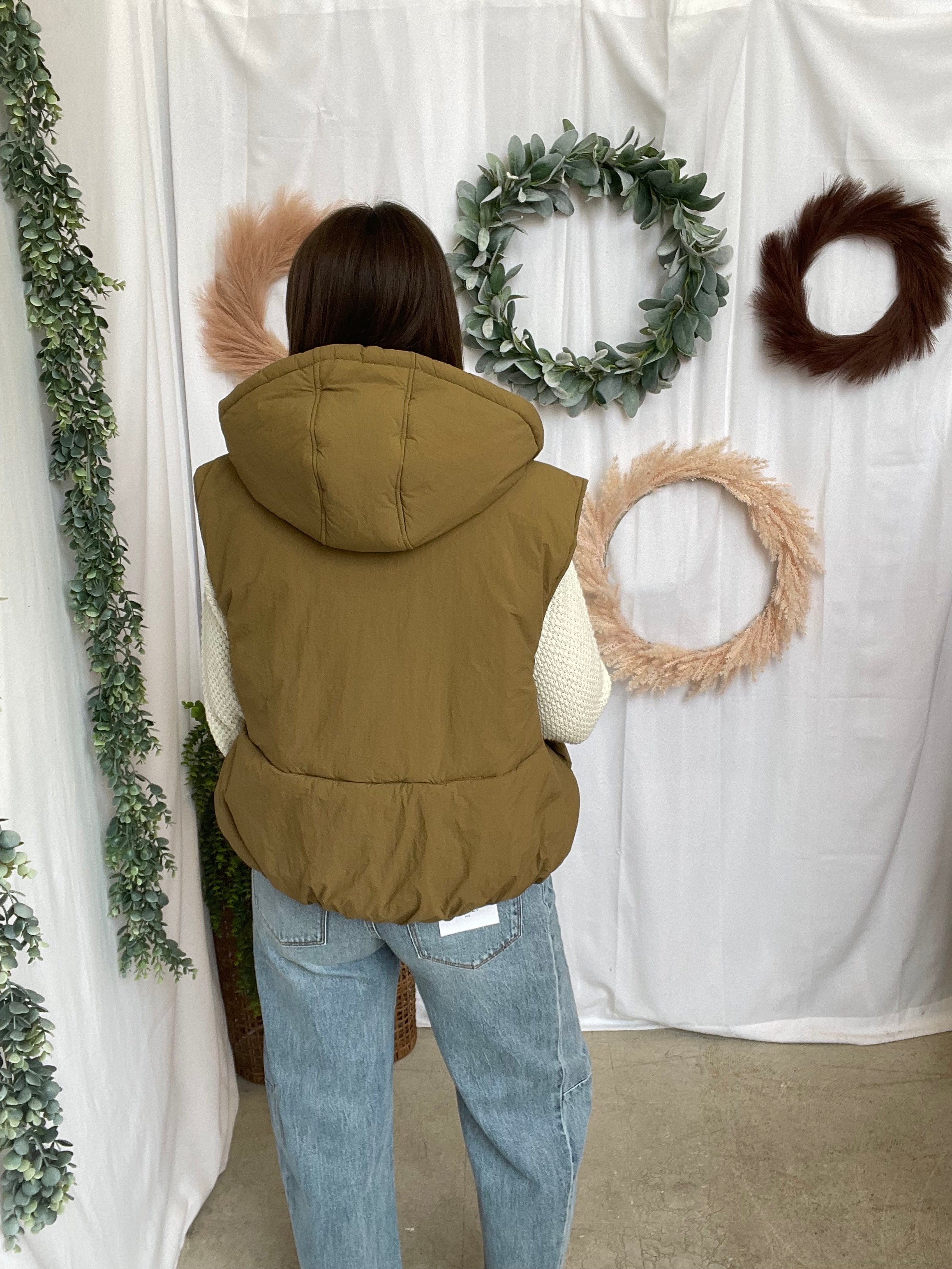 Zoe Puffer Vest-Moss-Vests-staccato-The Silo Boutique, Women's Fashion Boutique Located in Warren and Grand Forks North Dakota
