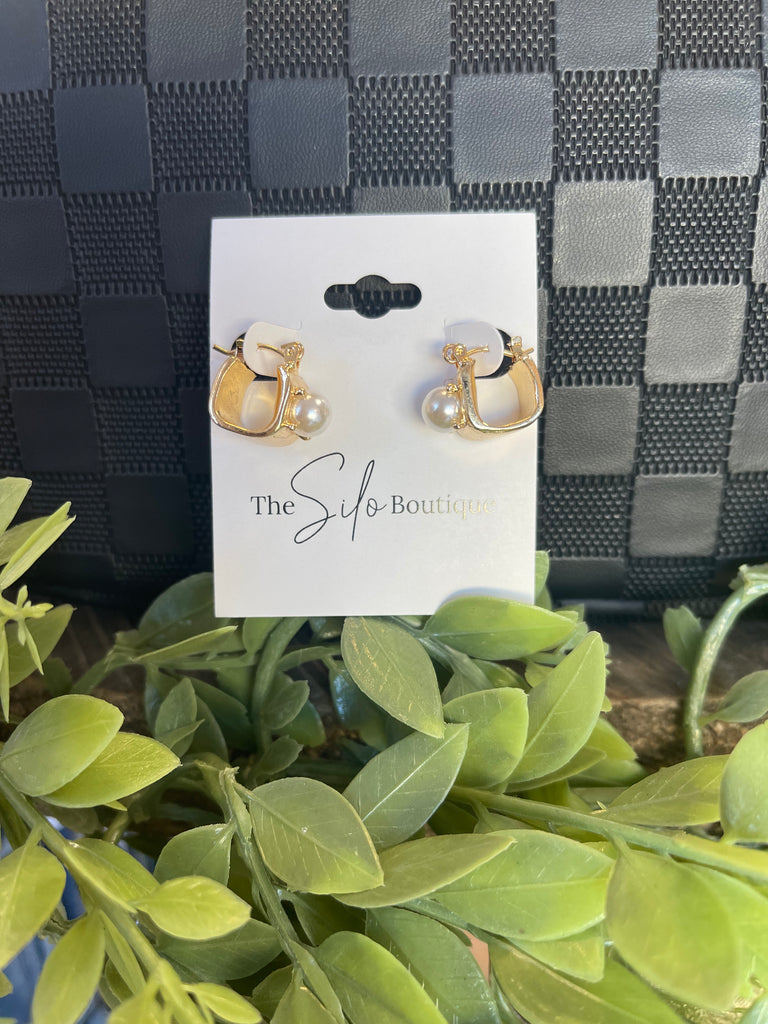 Kenze Pearl Gold Post Earrings-earrings-kennze-The Silo Boutique, Women's Fashion Boutique Located in Warren and Grand Forks North Dakota