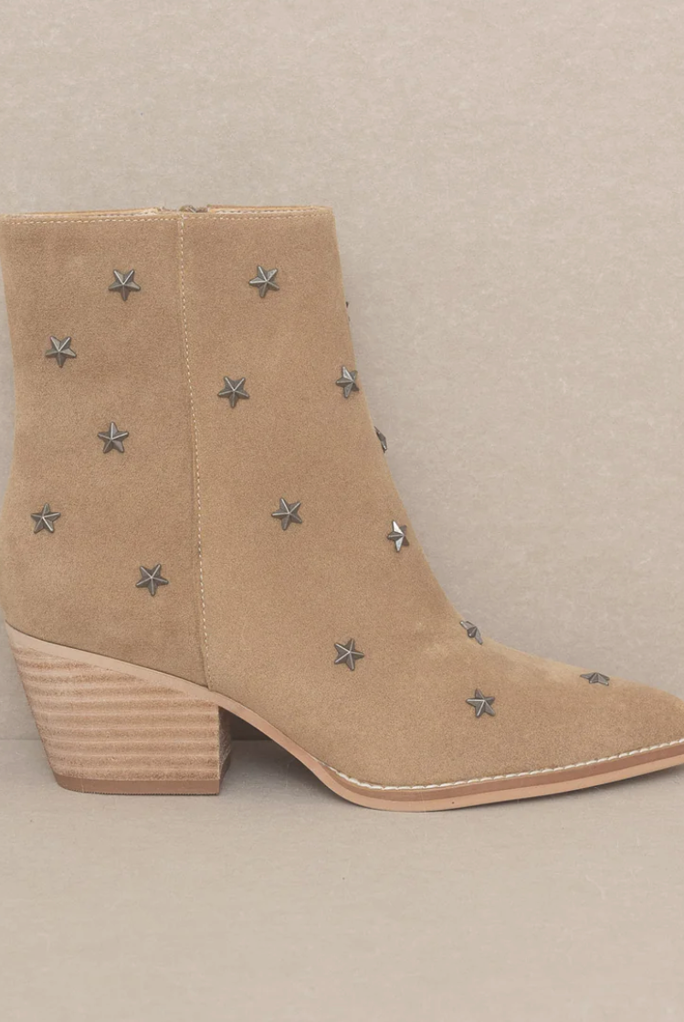 The Ivanna Metal Star Studded Boot-Boots-oasis society-The Silo Boutique, Women's Fashion Boutique Located in Warren and Grand Forks North Dakota